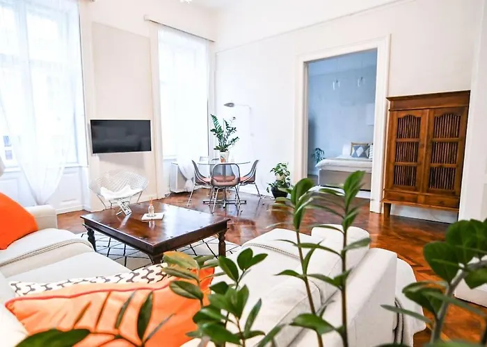 Tranquil And Charming One Bedroom Apartment
