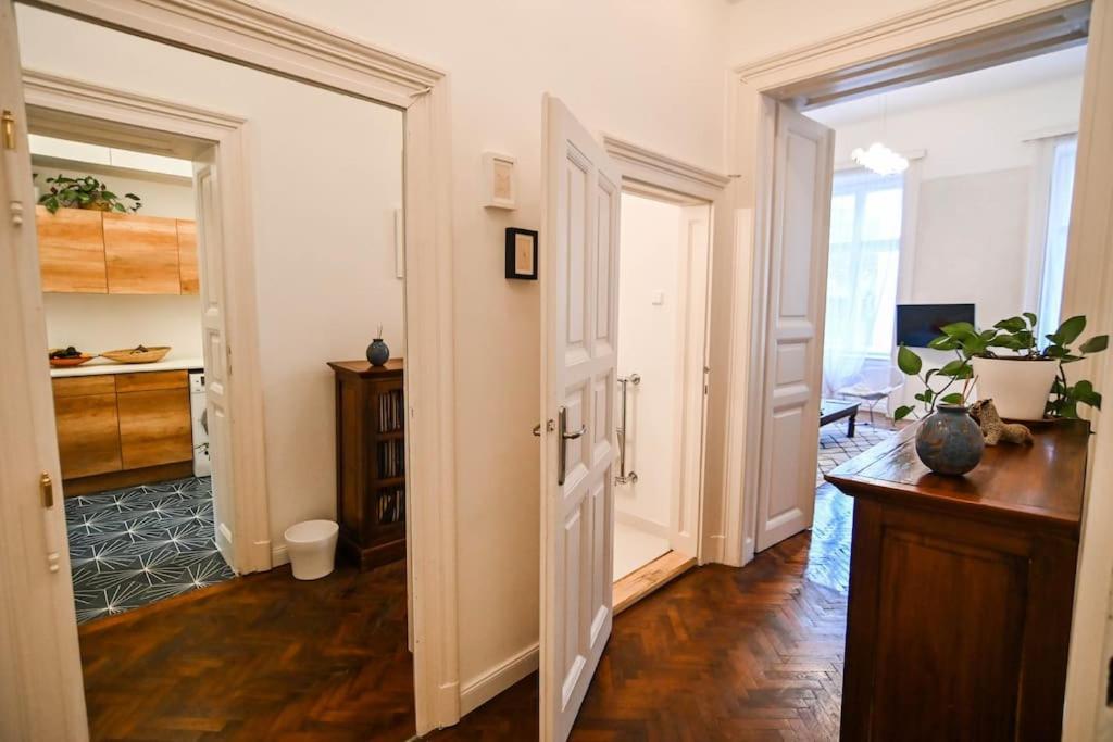 Tranquil And Charming One Bedroom