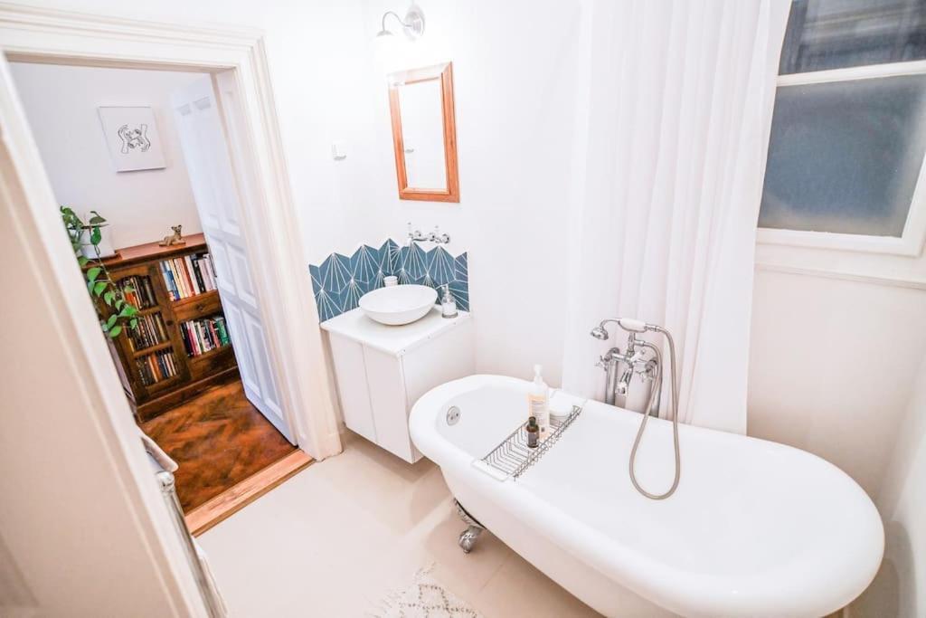 Apartment Tranquil And Charming One Bedroom