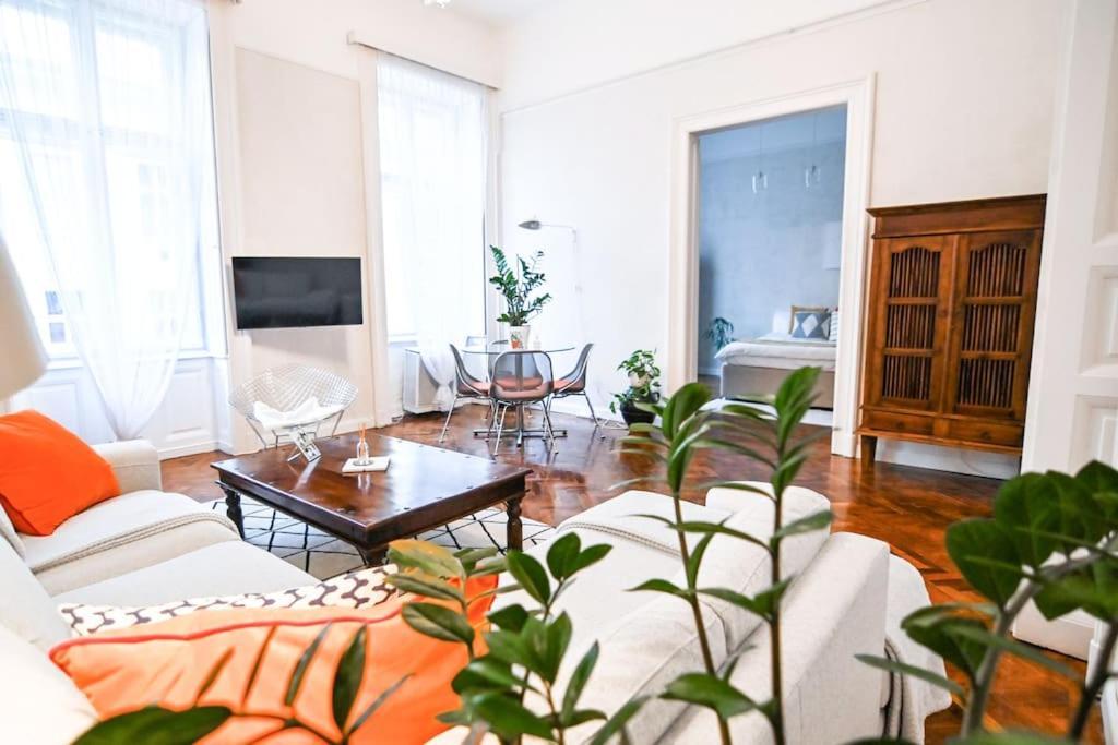 Tranquil And Charming One Bedroom